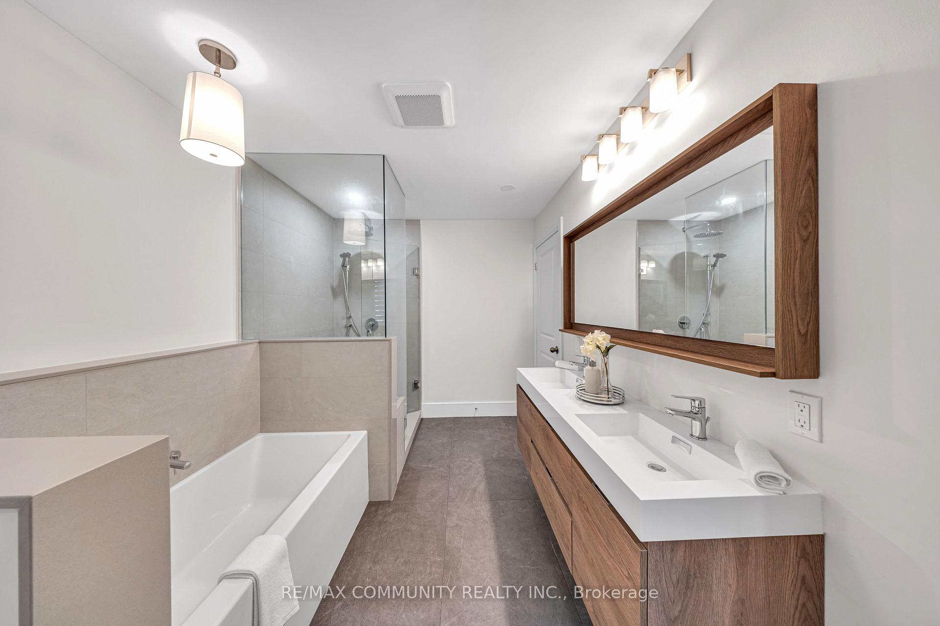 Photo 32 of 209 Castle Oaks Crossing, Brampton, Bram East — HOMEH