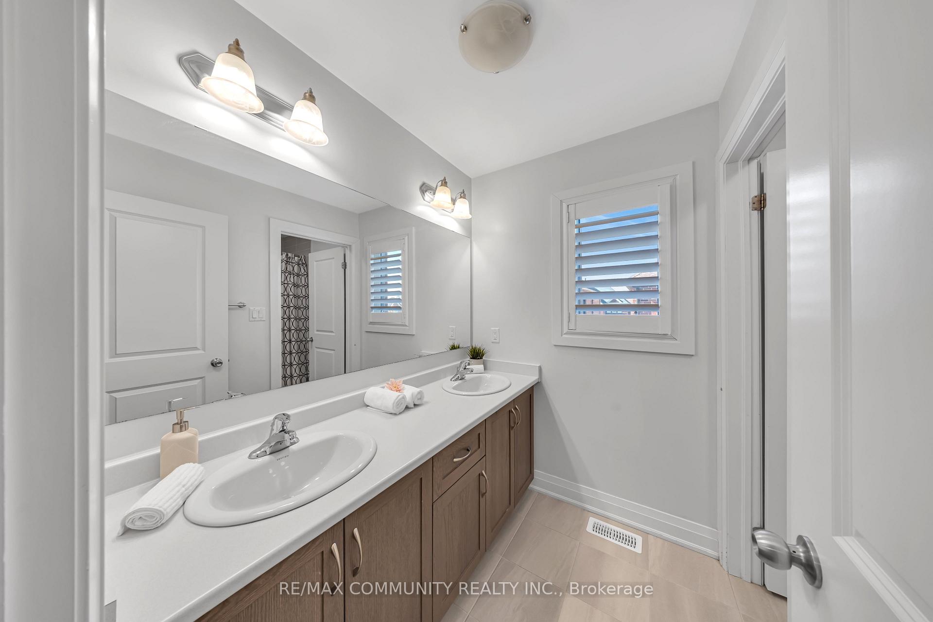 Photo 44 of 209 Castle Oaks Crossing, Brampton, Bram East — HOMEH
