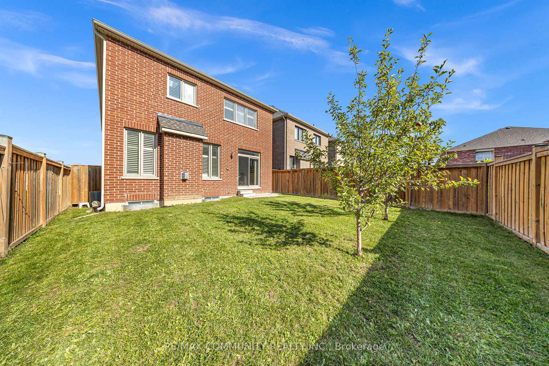 Photo 49 of 209 Castle Oaks Crossing, Brampton, Bram East — HOMEH