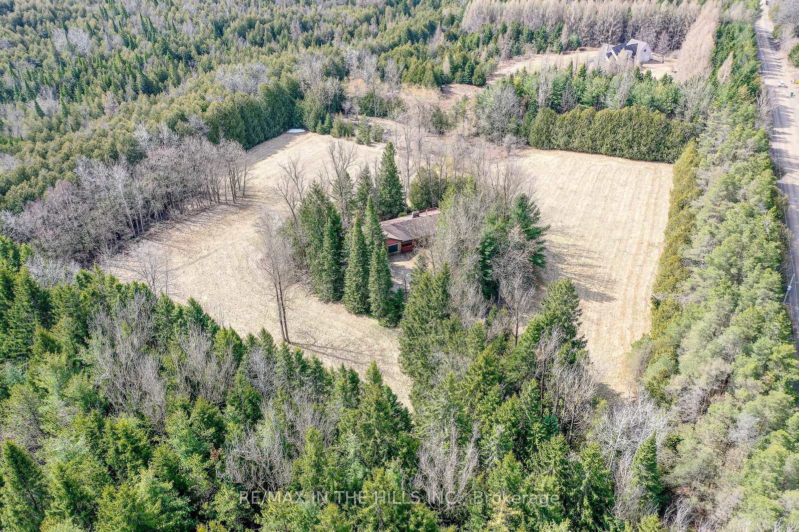 Photo 5 of 689 Highpoint Side Road, Caledon, Rural Caledon — HOMEH