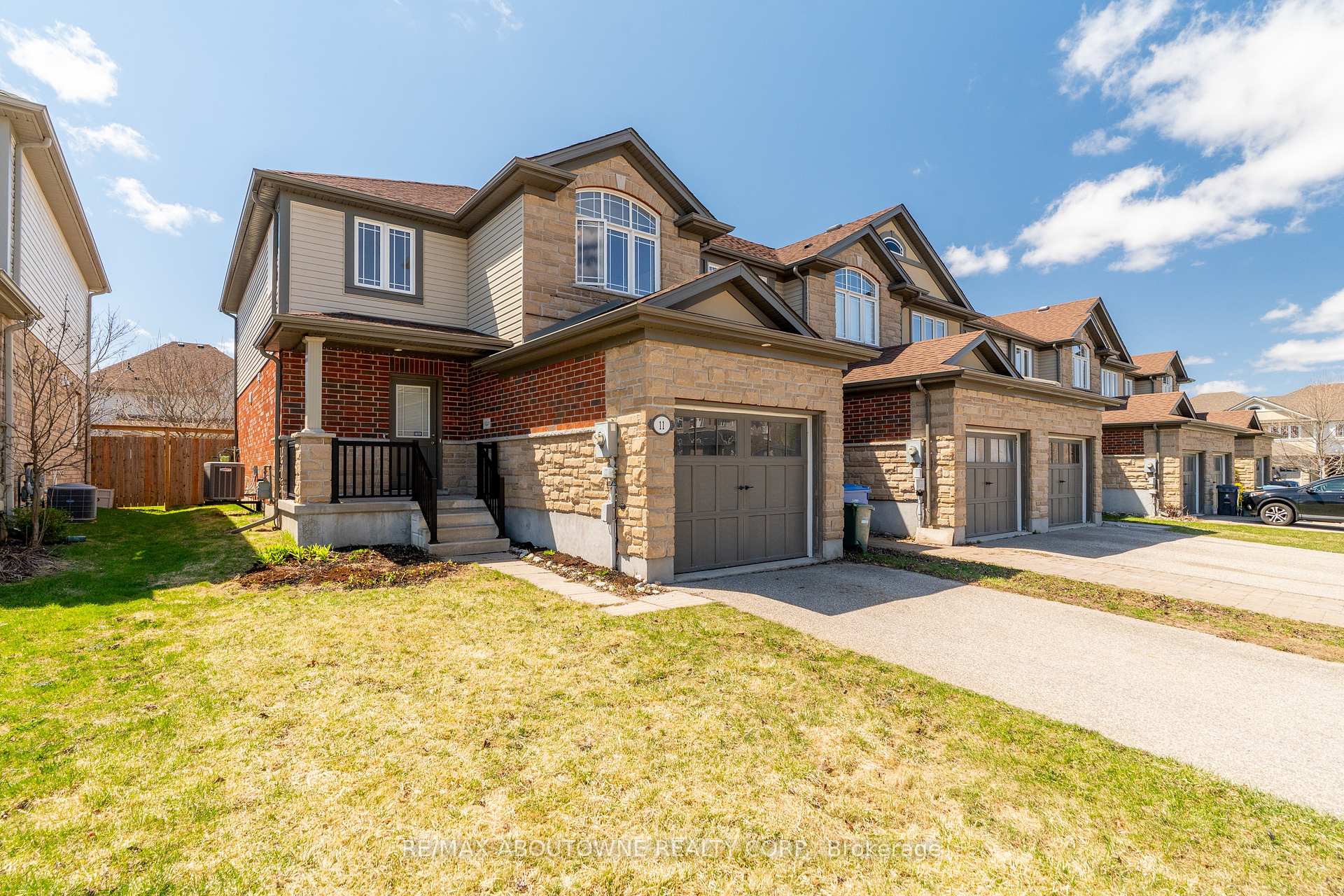Photo 3 of 11 Revell Drive, Guelph, Clairfields/Hanlon Business Park — HOMEH