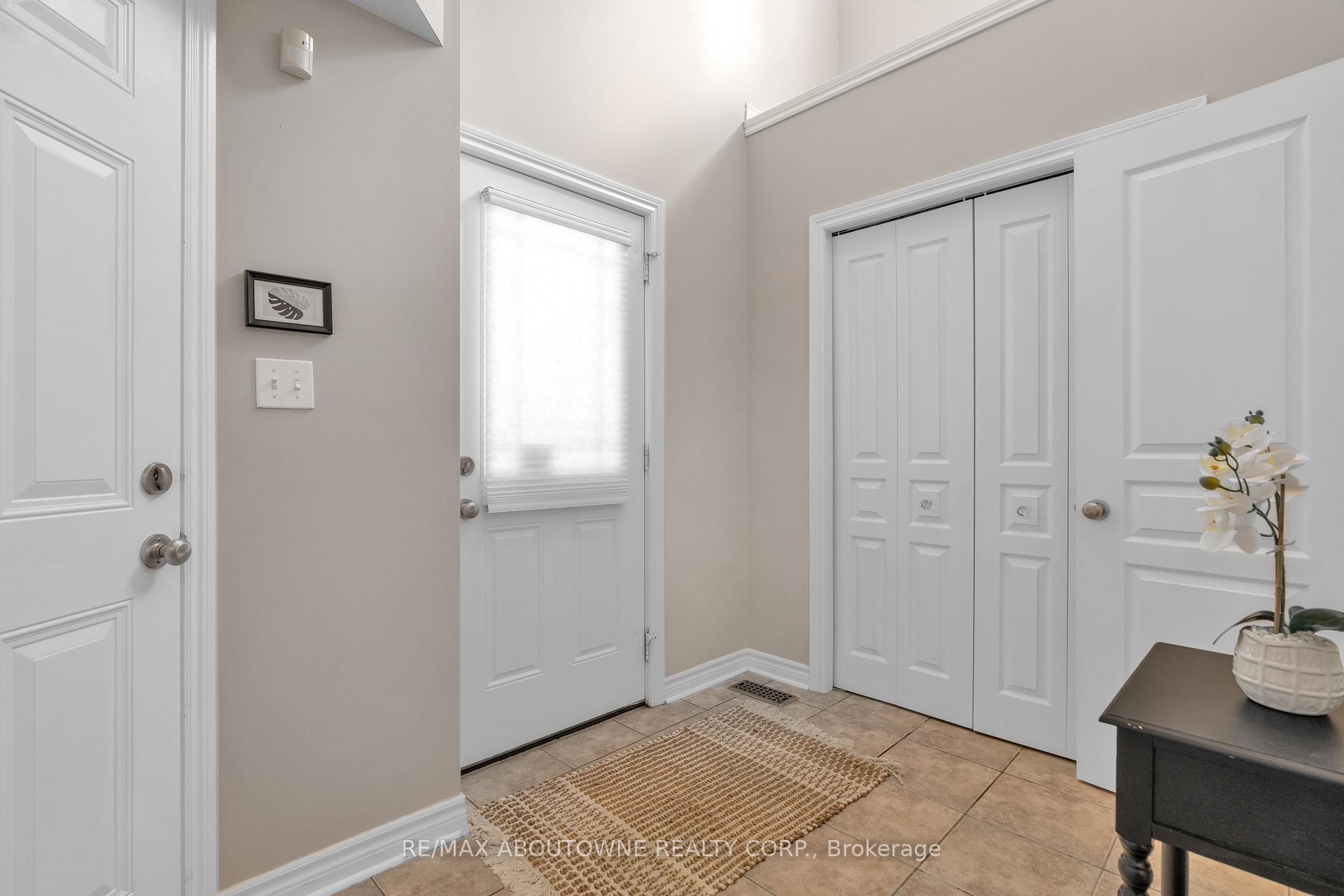 Photo 5 of 11 Revell Drive, Guelph, Clairfields/Hanlon Business Park — HOMEH