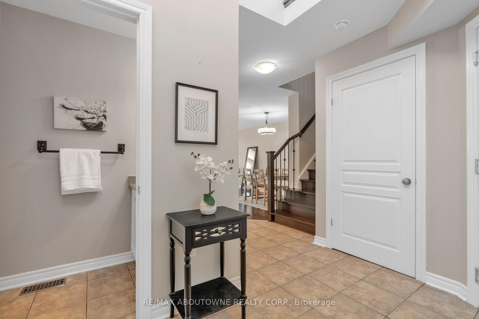 Photo 6 of 11 Revell Drive, Guelph, Clairfields/Hanlon Business Park — HOMEH