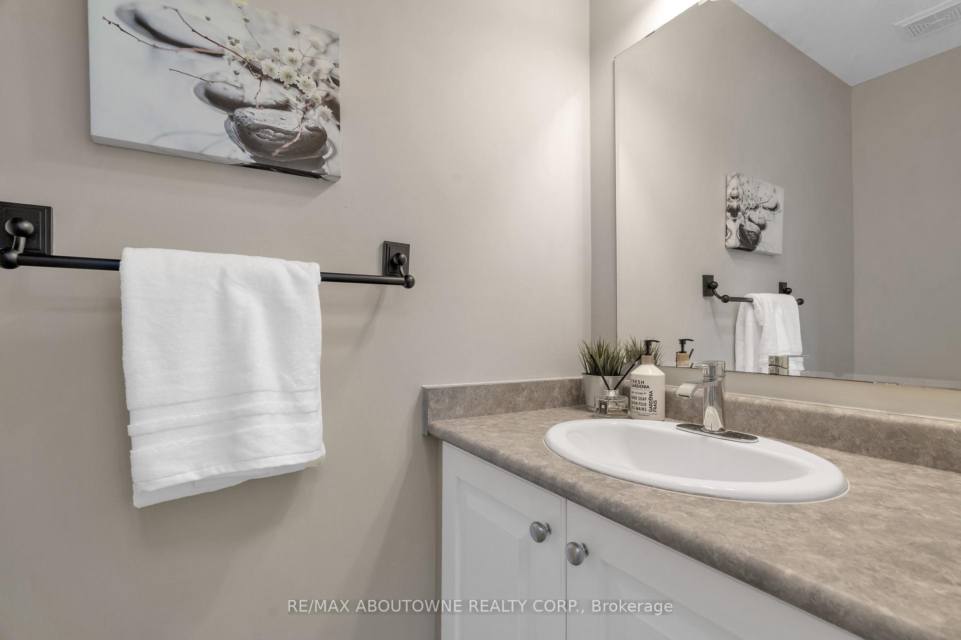 Photo 7 of 11 Revell Drive, Guelph, Clairfields/Hanlon Business Park — HOMEH