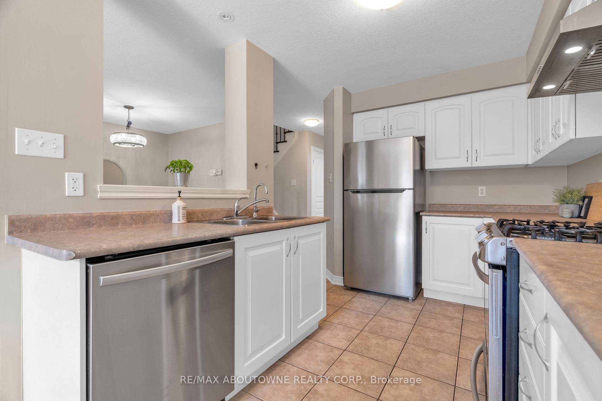 Photo 13 of 11 Revell Drive, Guelph, Clairfields/Hanlon Business Park — HOMEH