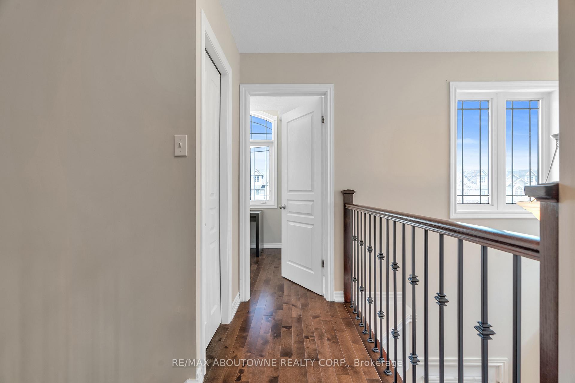 Photo 16 of 11 Revell Drive, Guelph, Clairfields/Hanlon Business Park — HOMEH
