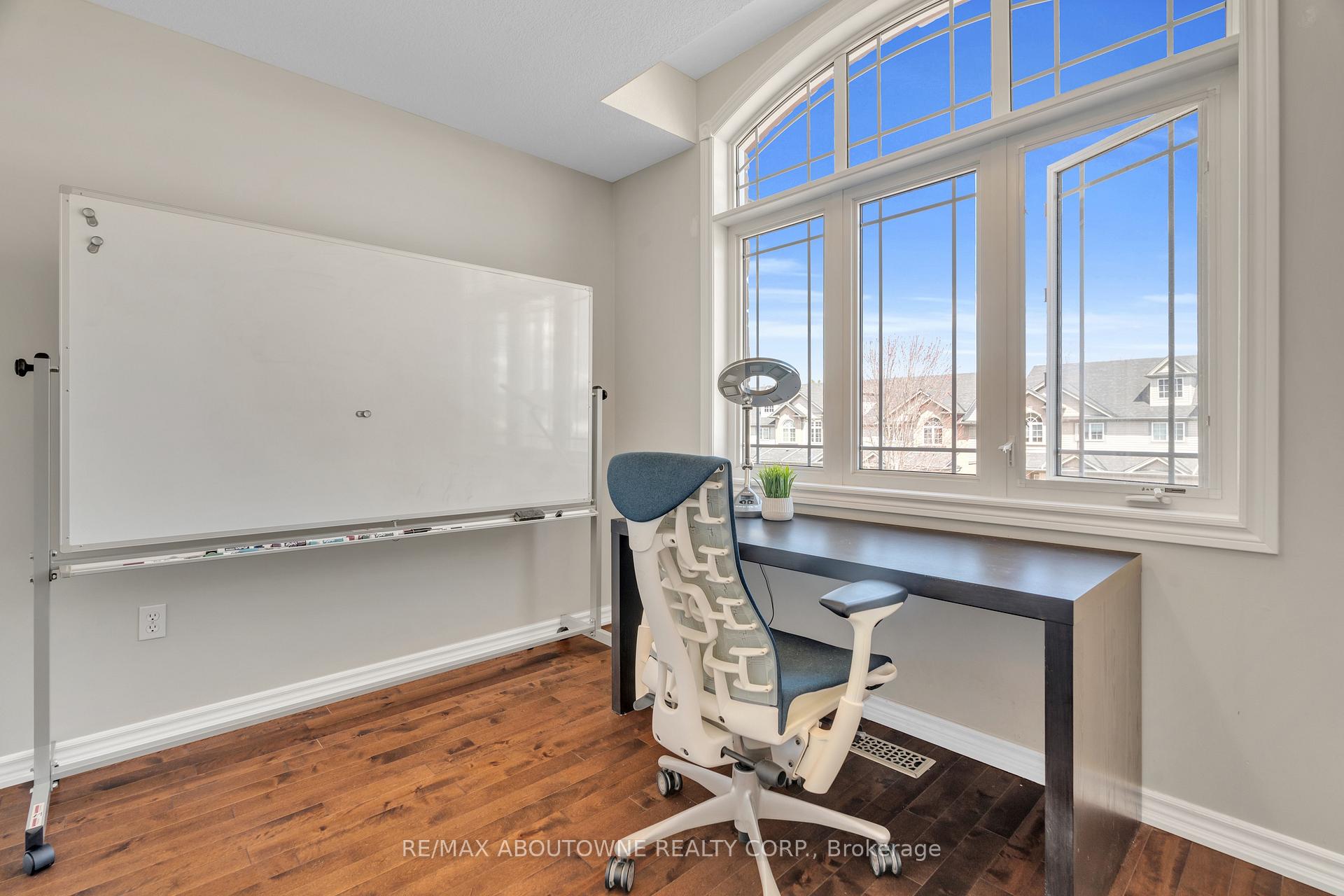 Photo 17 of 11 Revell Drive, Guelph, Clairfields/Hanlon Business Park — HOMEH