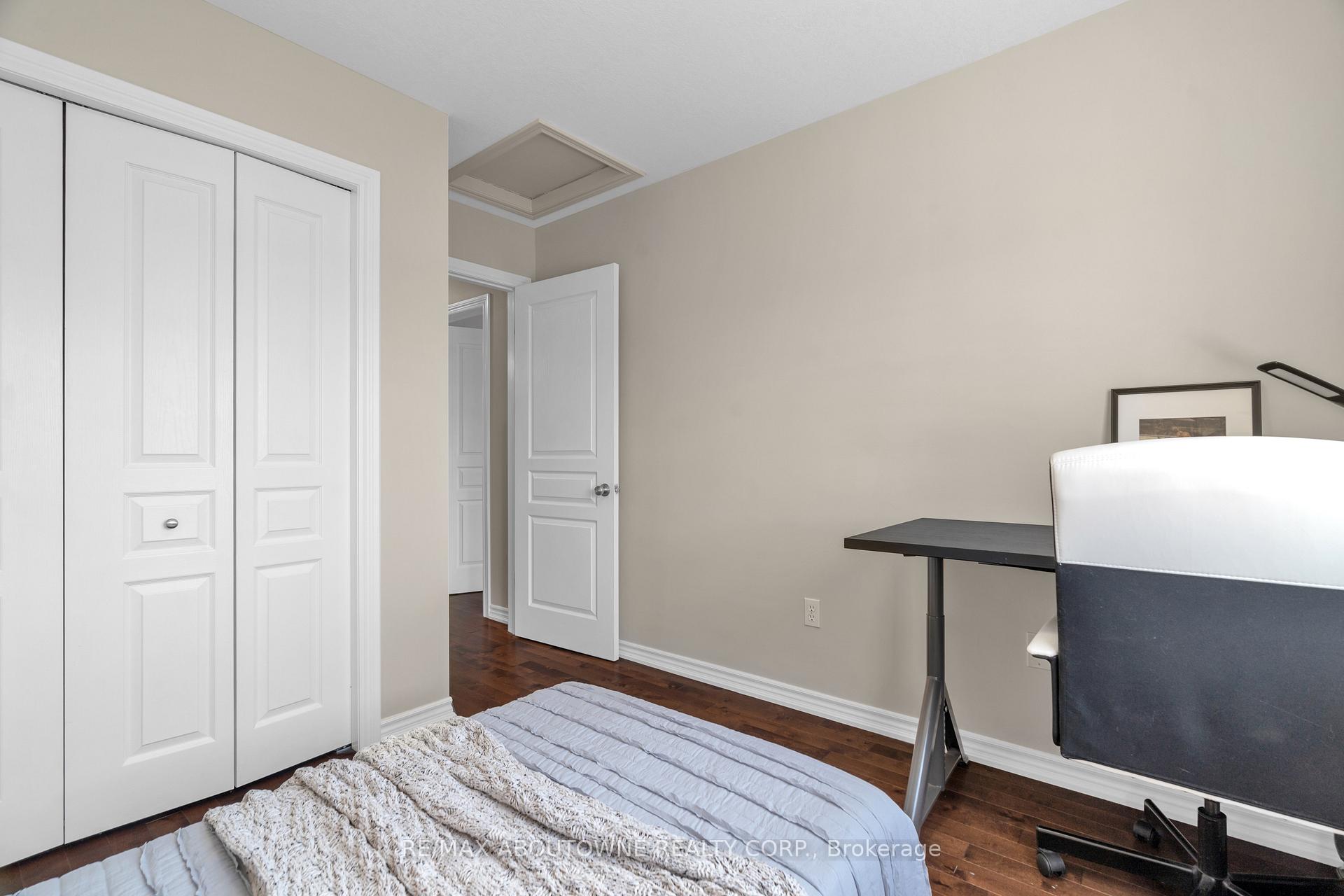 Photo 21 of 11 Revell Drive, Guelph, Clairfields/Hanlon Business Park — HOMEH