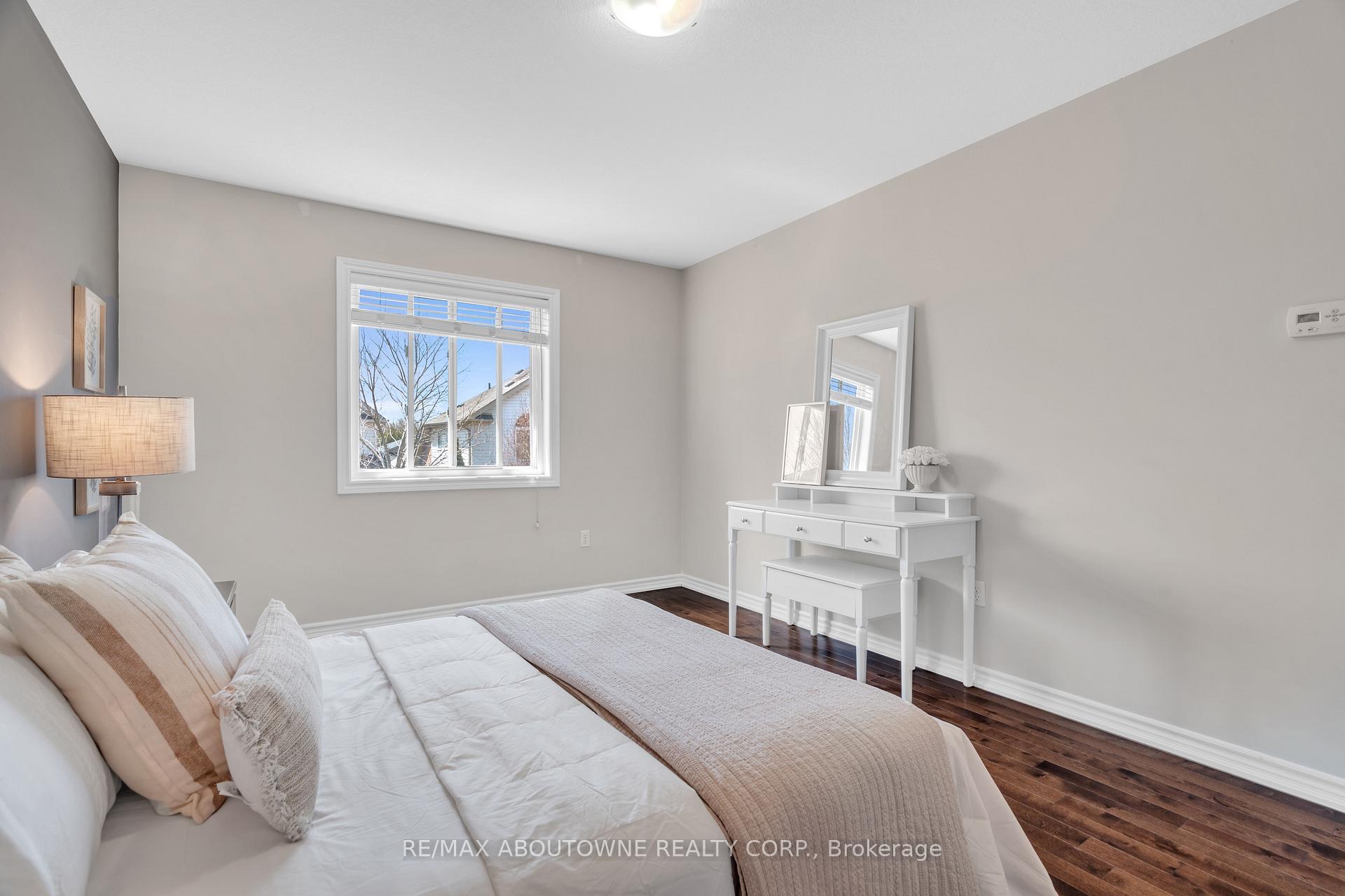 Photo 24 of 11 Revell Drive, Guelph, Clairfields/Hanlon Business Park — HOMEH