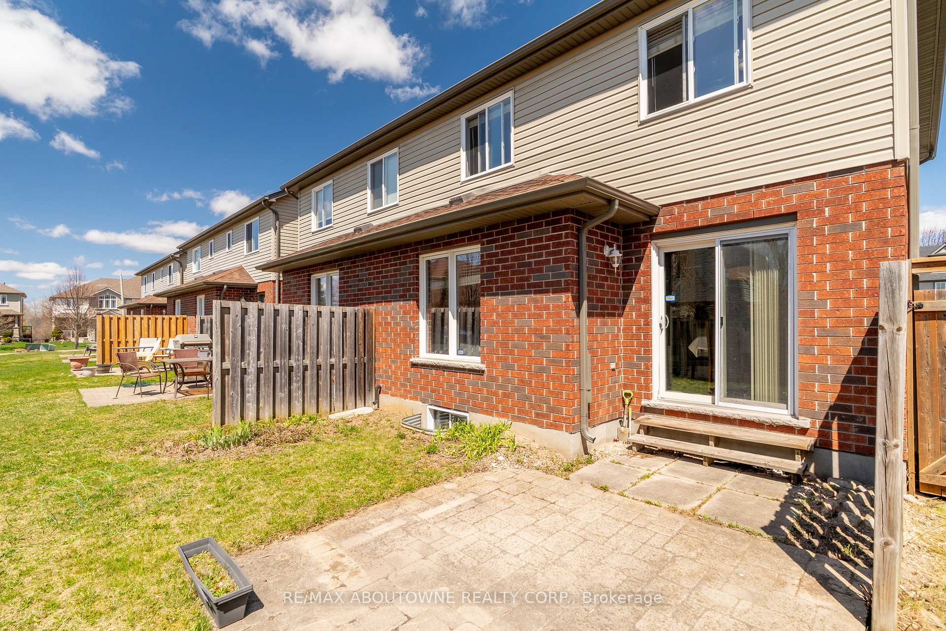 Photo 27 of 11 Revell Drive, Guelph, Clairfields/Hanlon Business Park — HOMEH