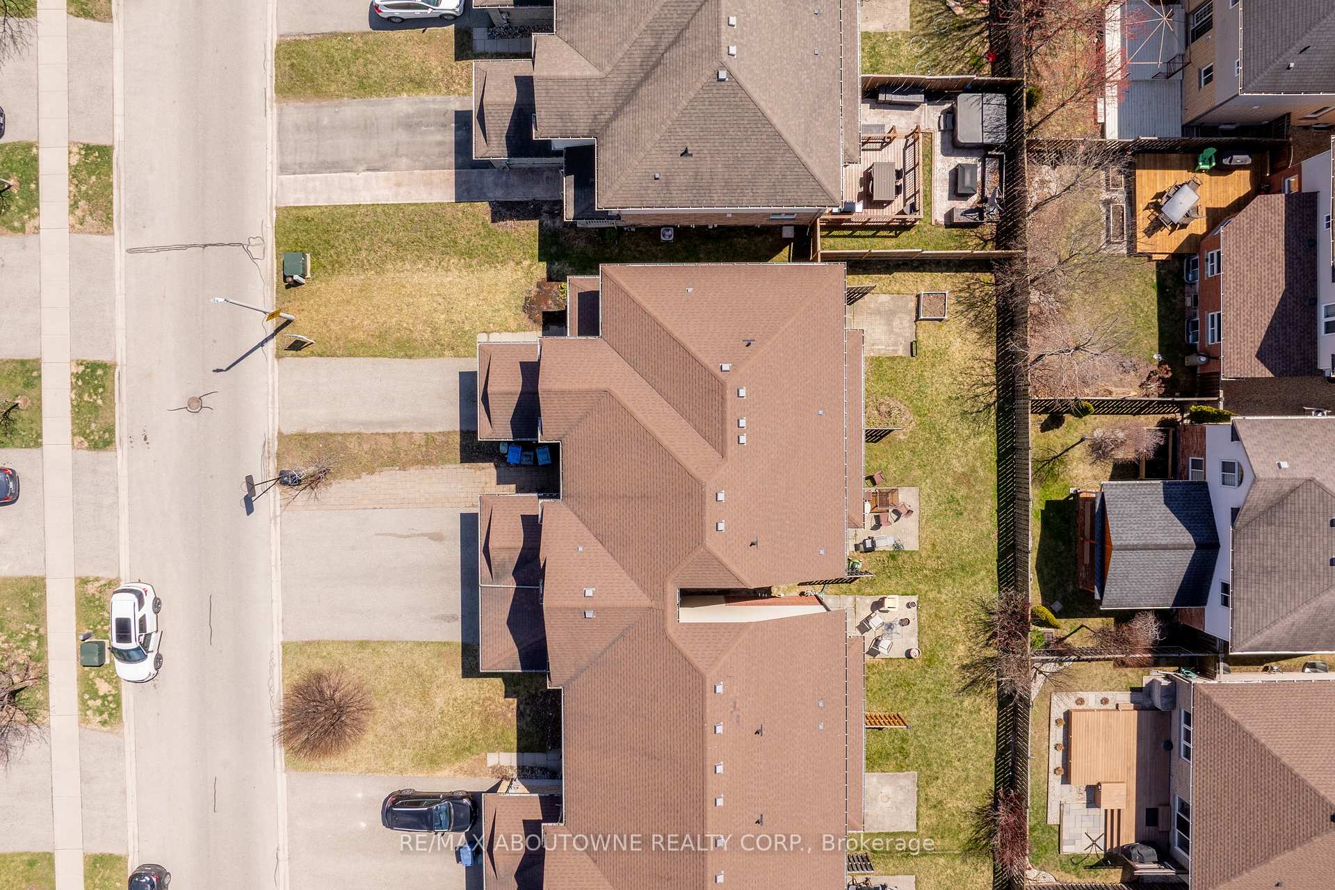 Photo 29 of 11 Revell Drive, Guelph, Clairfields/Hanlon Business Park — HOMEH