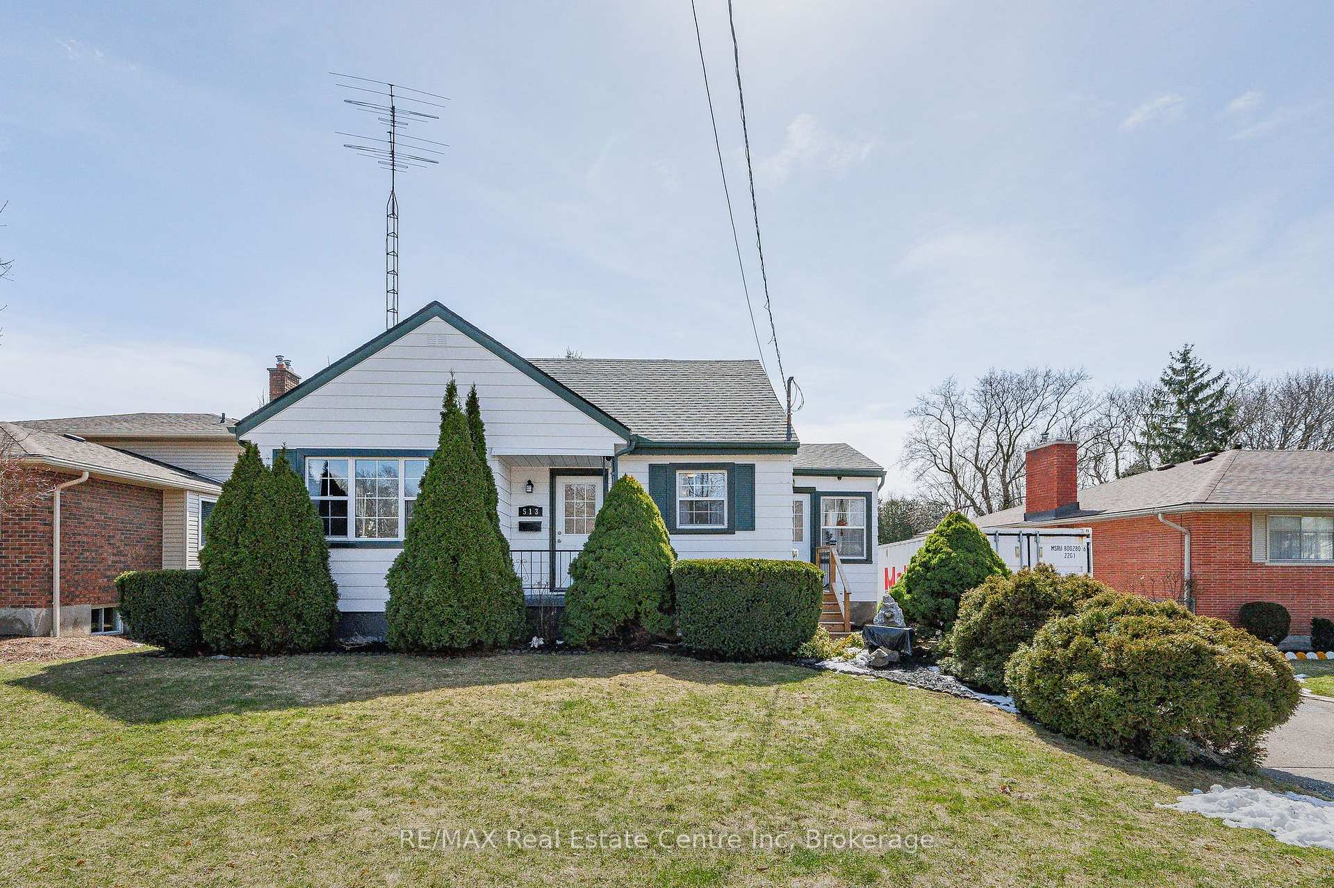 Front of 513 Speedvale Avenue E