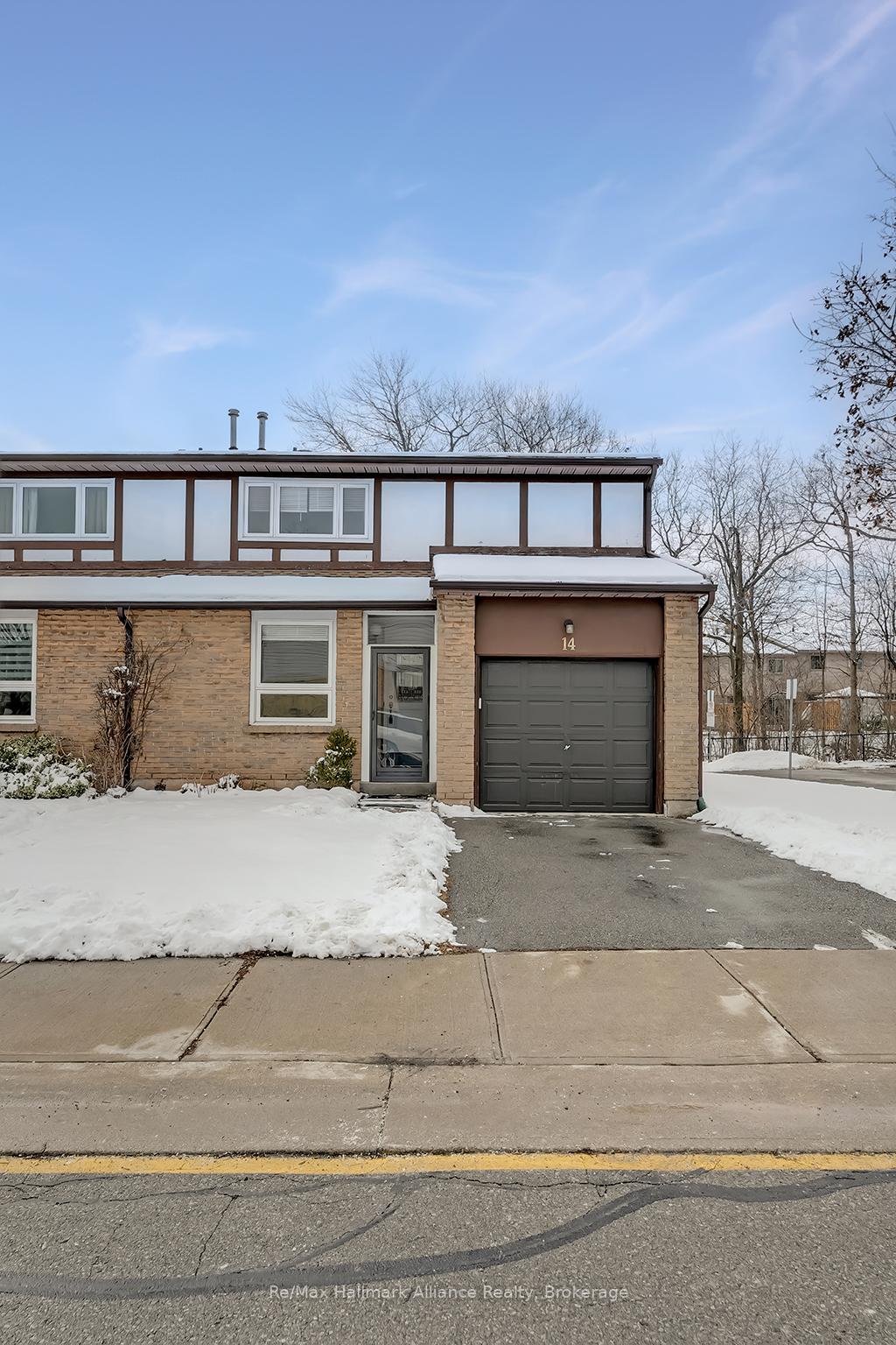 Photo 1 of Unit 14, 1580 Lancaster Drive, Oakville, Falgarwood — HOMEH