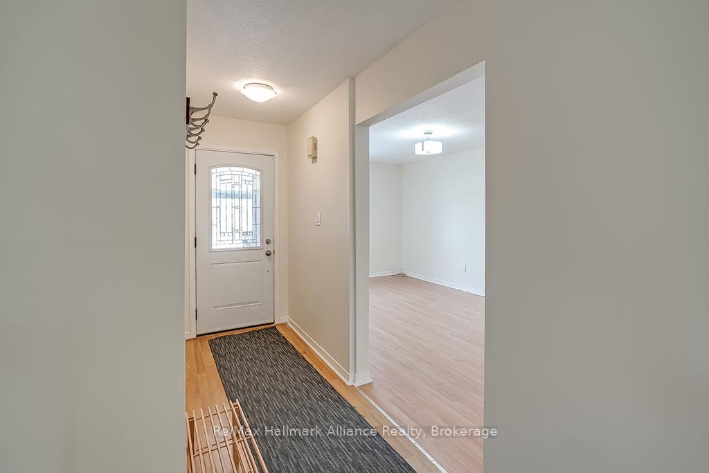 Photo 3 of Unit 14, 1580 Lancaster Drive, Oakville, Falgarwood — HOMEH