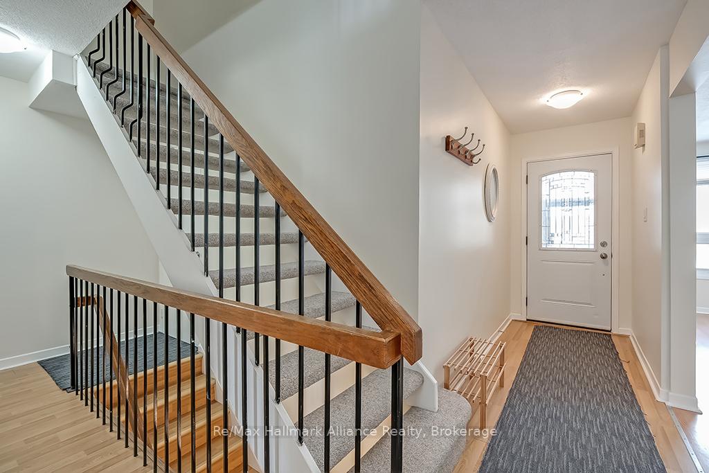 Photo 4 of Unit 14, 1580 Lancaster Drive, Oakville, Falgarwood — HOMEH