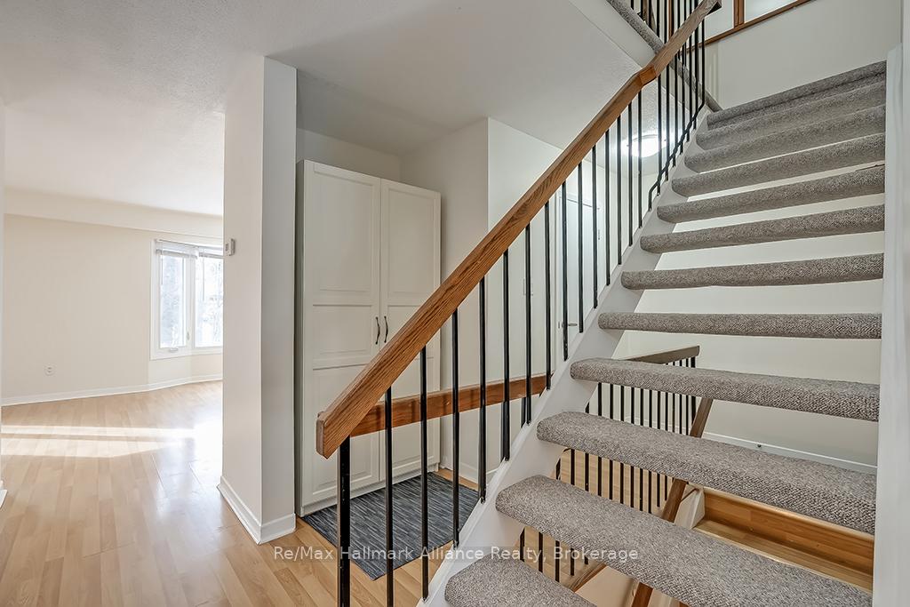 Photo 5 of Unit 14, 1580 Lancaster Drive, Oakville, Falgarwood — HOMEH