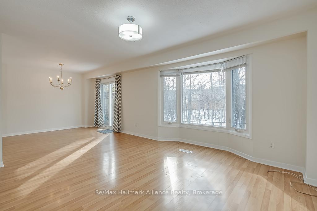 Photo 10 of Unit 14, 1580 Lancaster Drive, Oakville, Falgarwood — HOMEH
