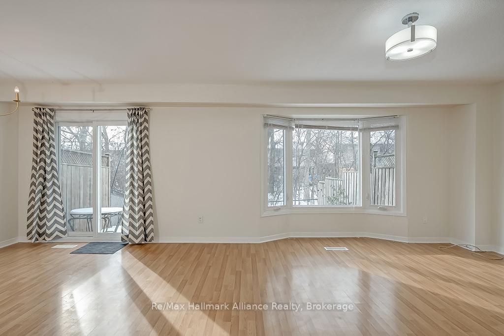 Photo 11 of Unit 14, 1580 Lancaster Drive, Oakville, Falgarwood — HOMEH