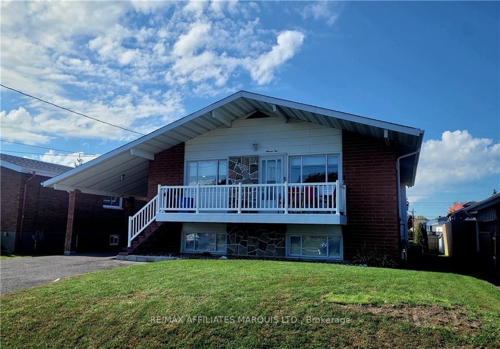 Photo 2 of 1110 Grand Avenue, Cornwall — HOMEH