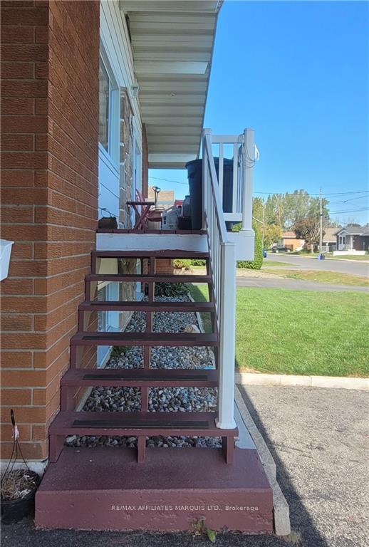 Photo 3 of 1110 Grand Avenue, Cornwall — HOMEH