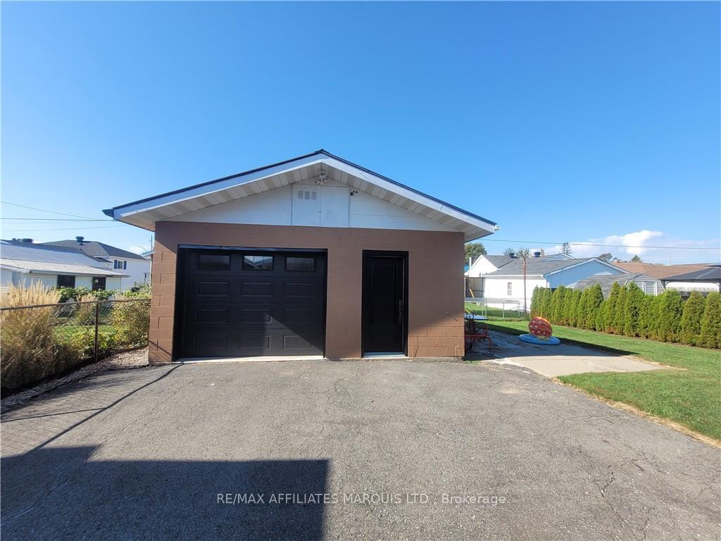 Photo 5 of 1110 Grand Avenue, Cornwall — HOMEH
