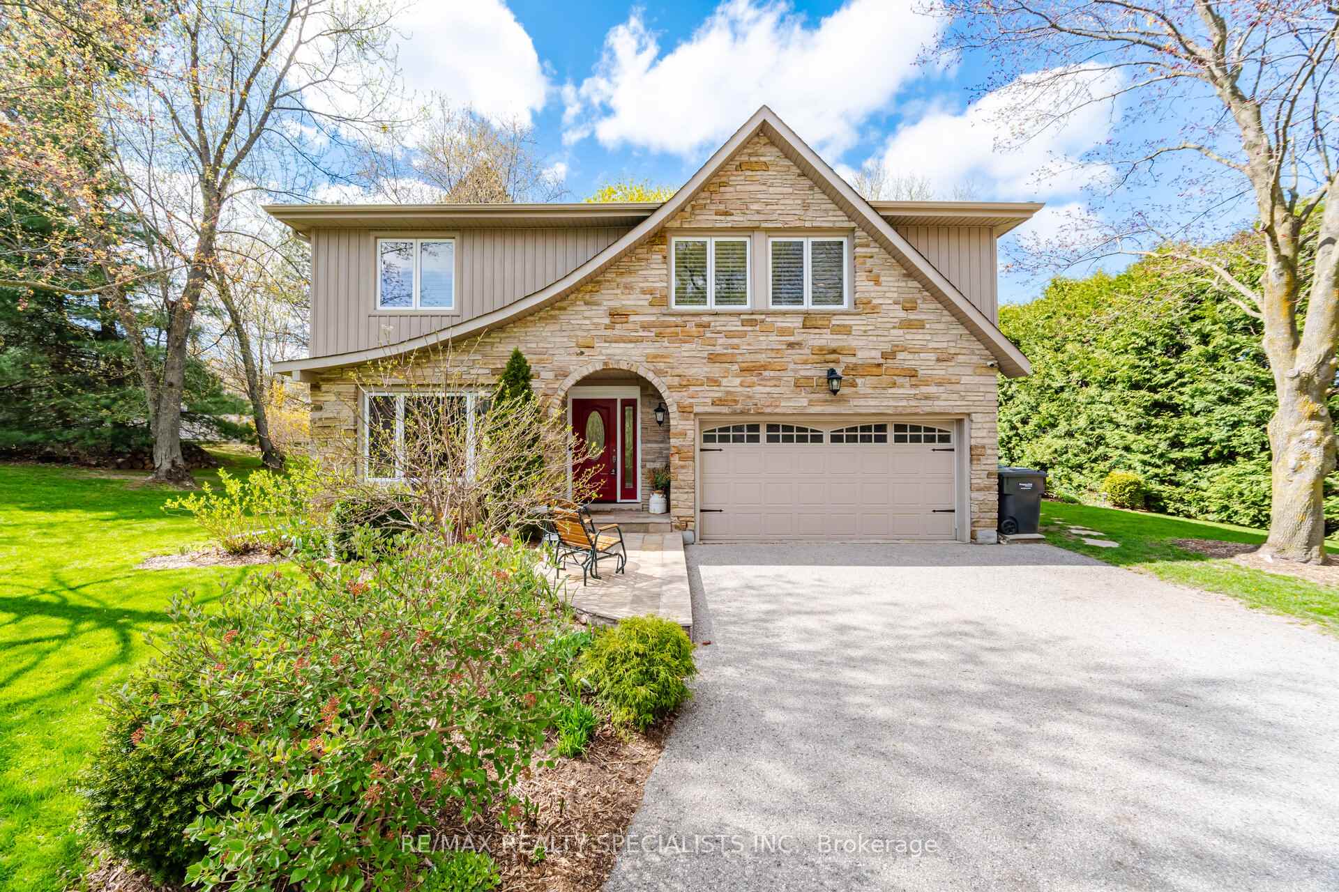 Photo 2 of 69 Palmer Circle, Caledon, Palgrave — HOMEH
