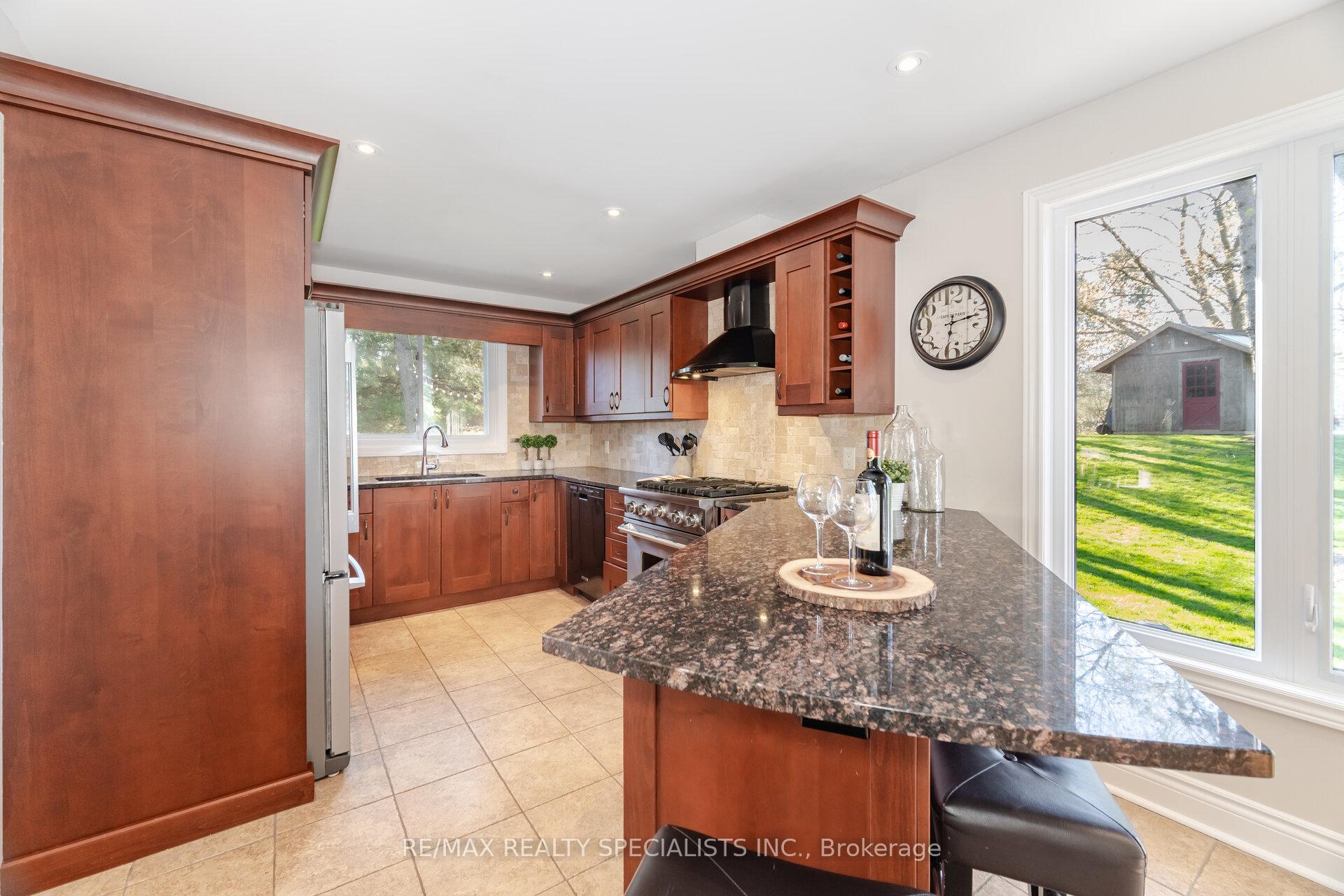Photo 10 of 69 Palmer Circle, Caledon, Palgrave — HOMEH