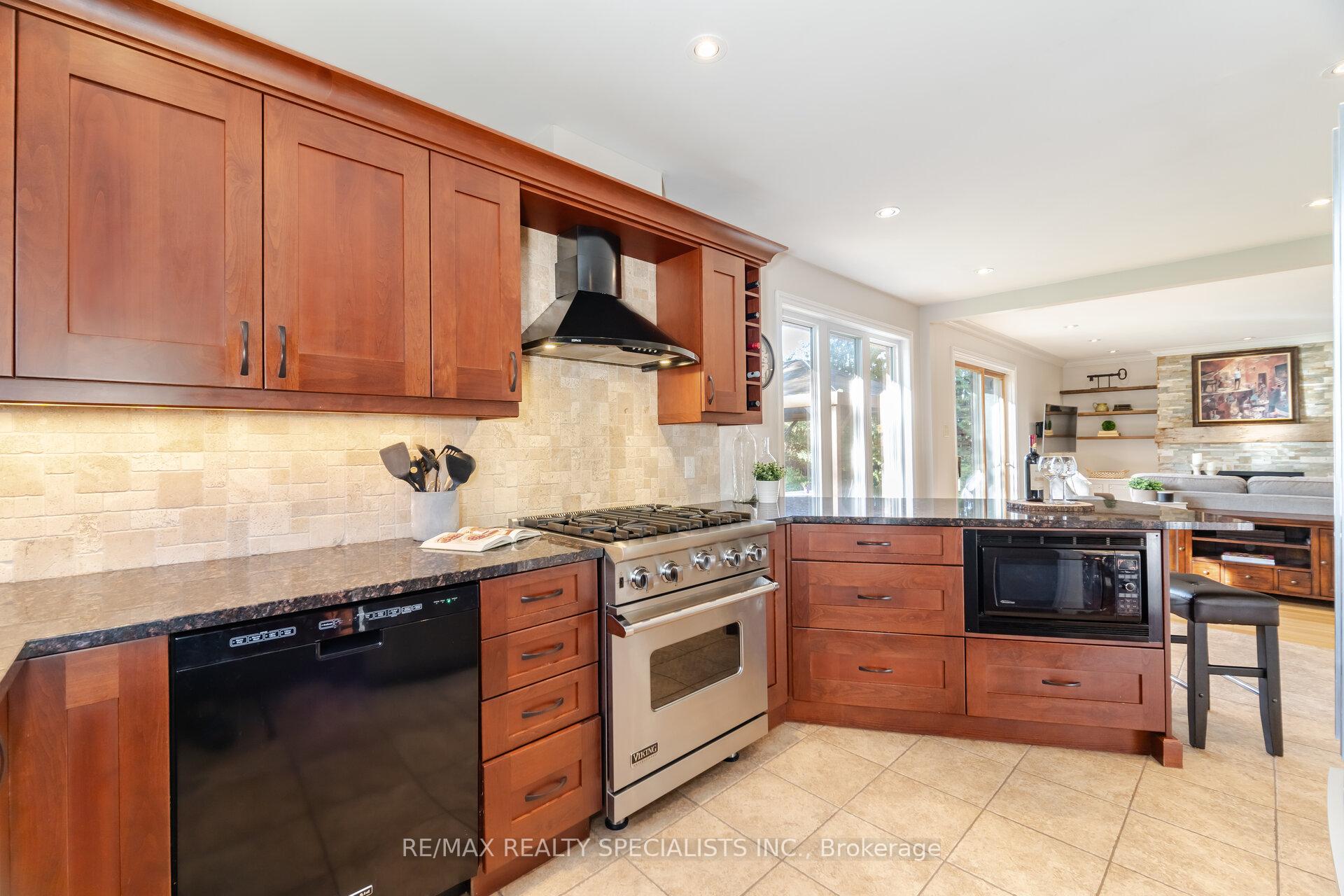 Photo 11 of 69 Palmer Circle, Caledon, Palgrave — HOMEH