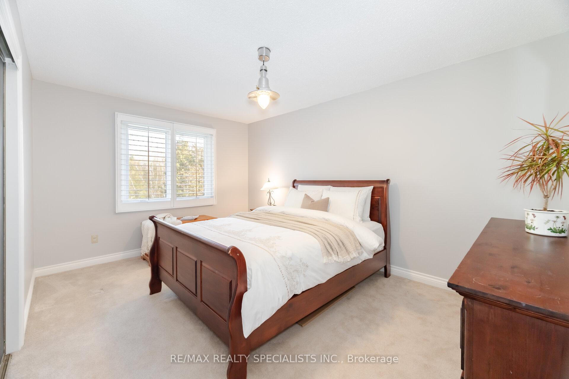 Photo 23 of 69 Palmer Circle, Caledon, Palgrave — HOMEH
