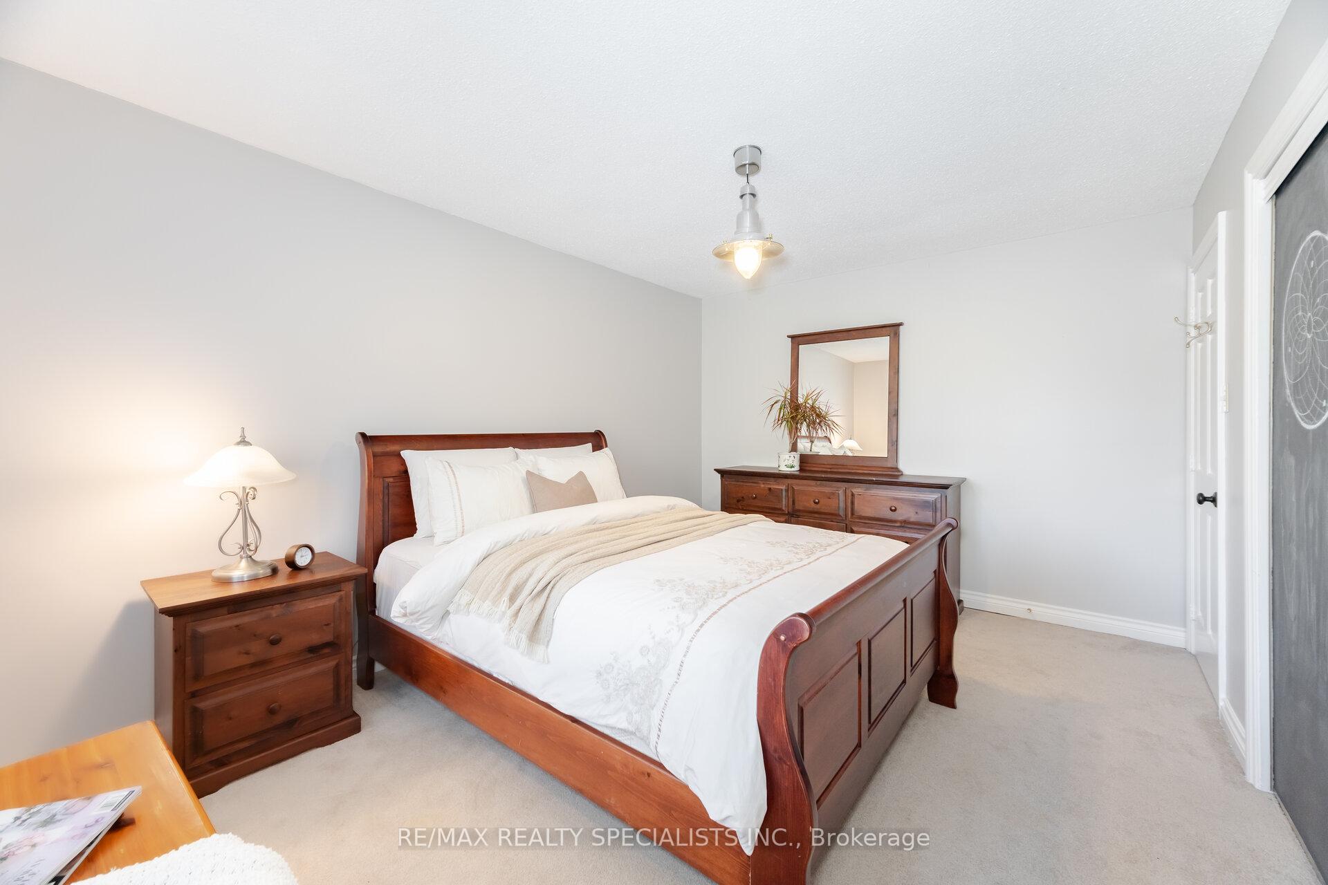Photo 24 of 69 Palmer Circle, Caledon, Palgrave — HOMEH