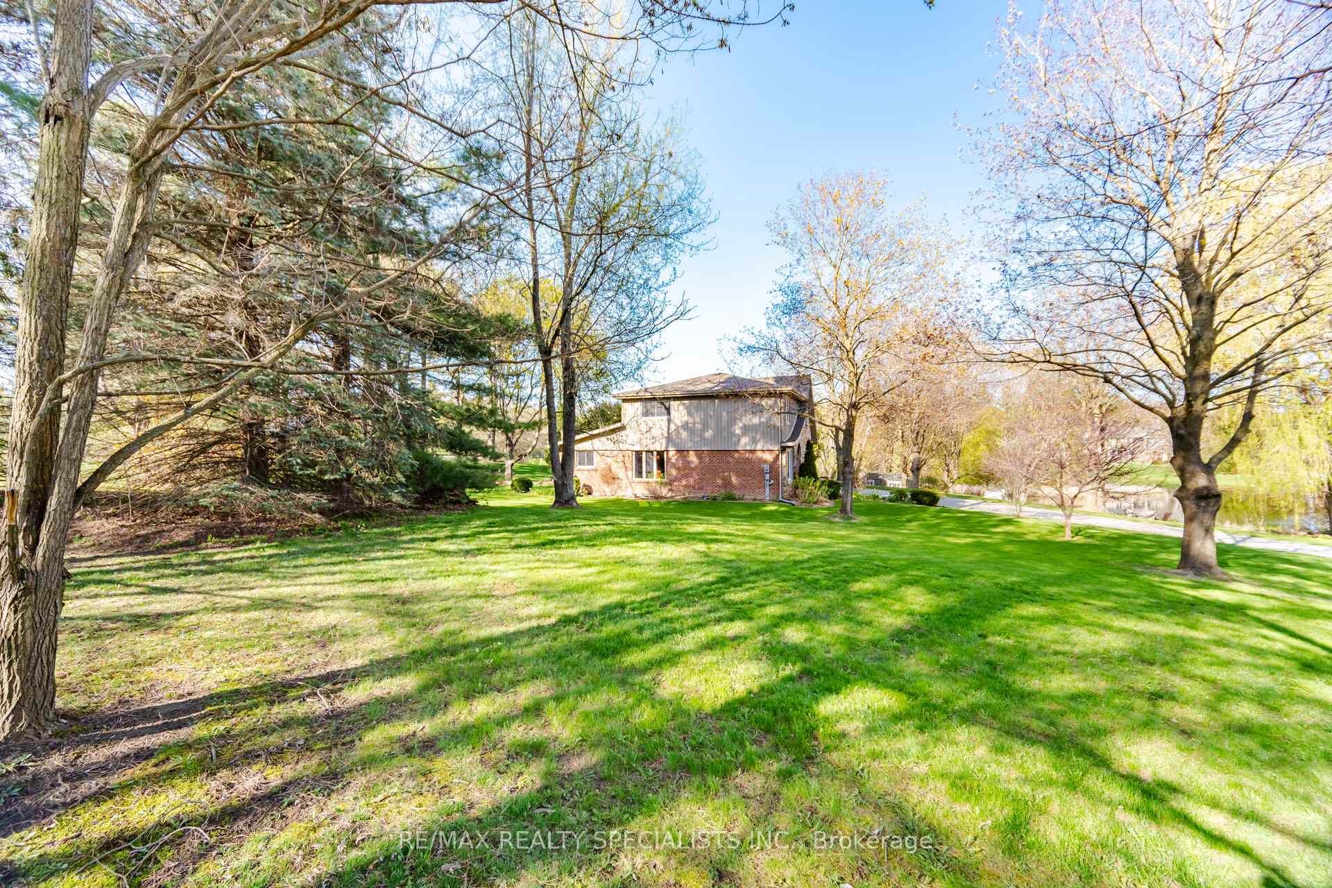 Photo 45 of 69 Palmer Circle, Caledon, Palgrave — HOMEH