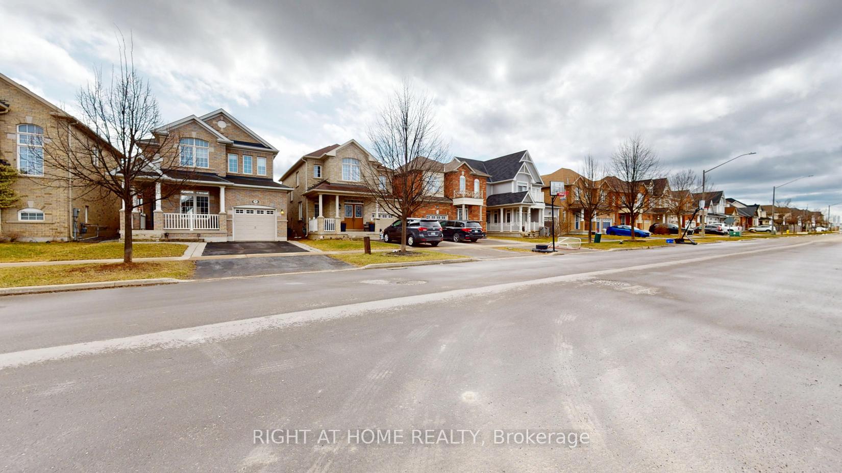 Photo 2 of 99 Grady Drive, Clarington, Newcastle — HOMEH