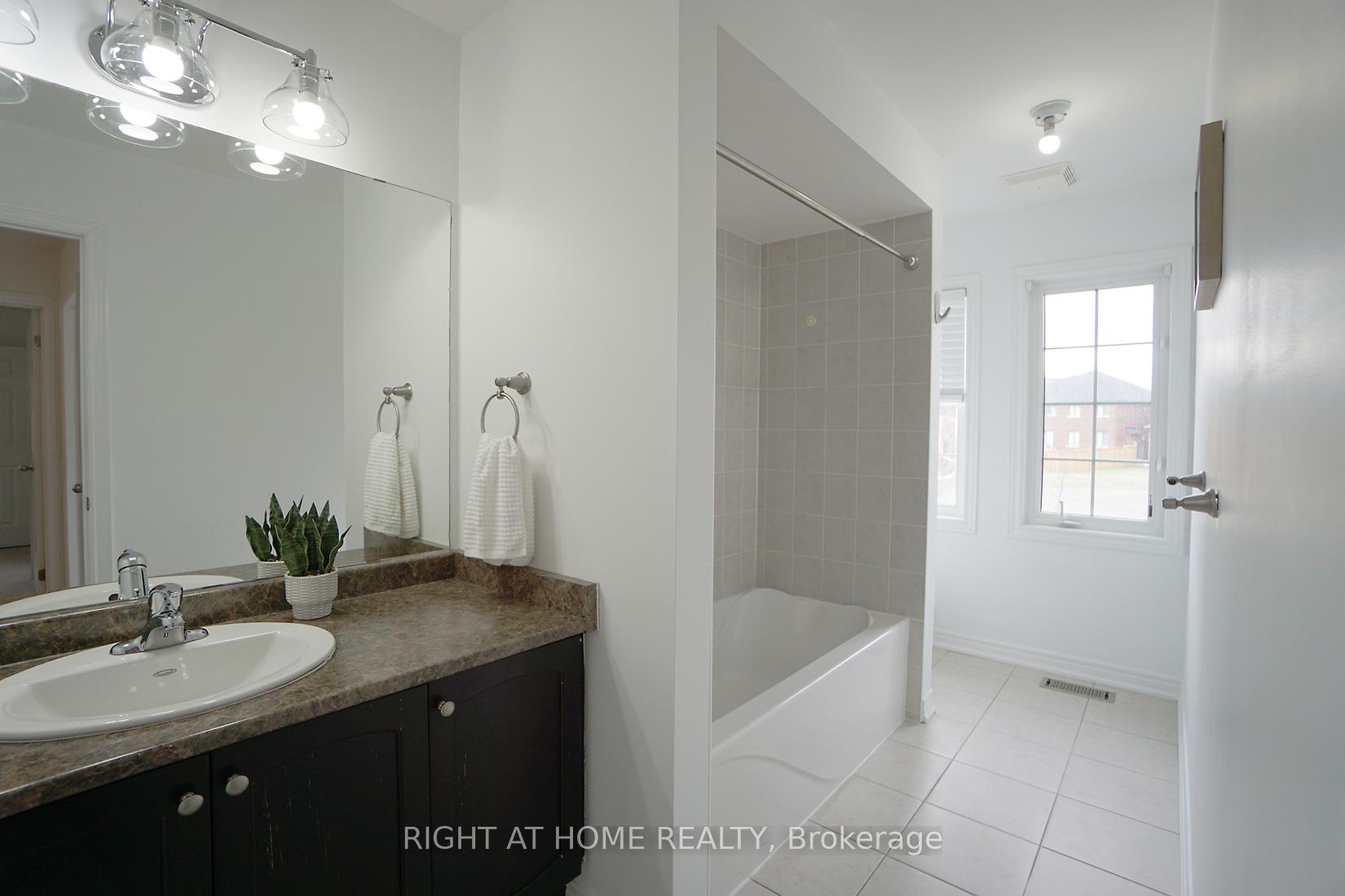 Photo 38 of 99 Grady Drive, Clarington, Newcastle — HOMEH