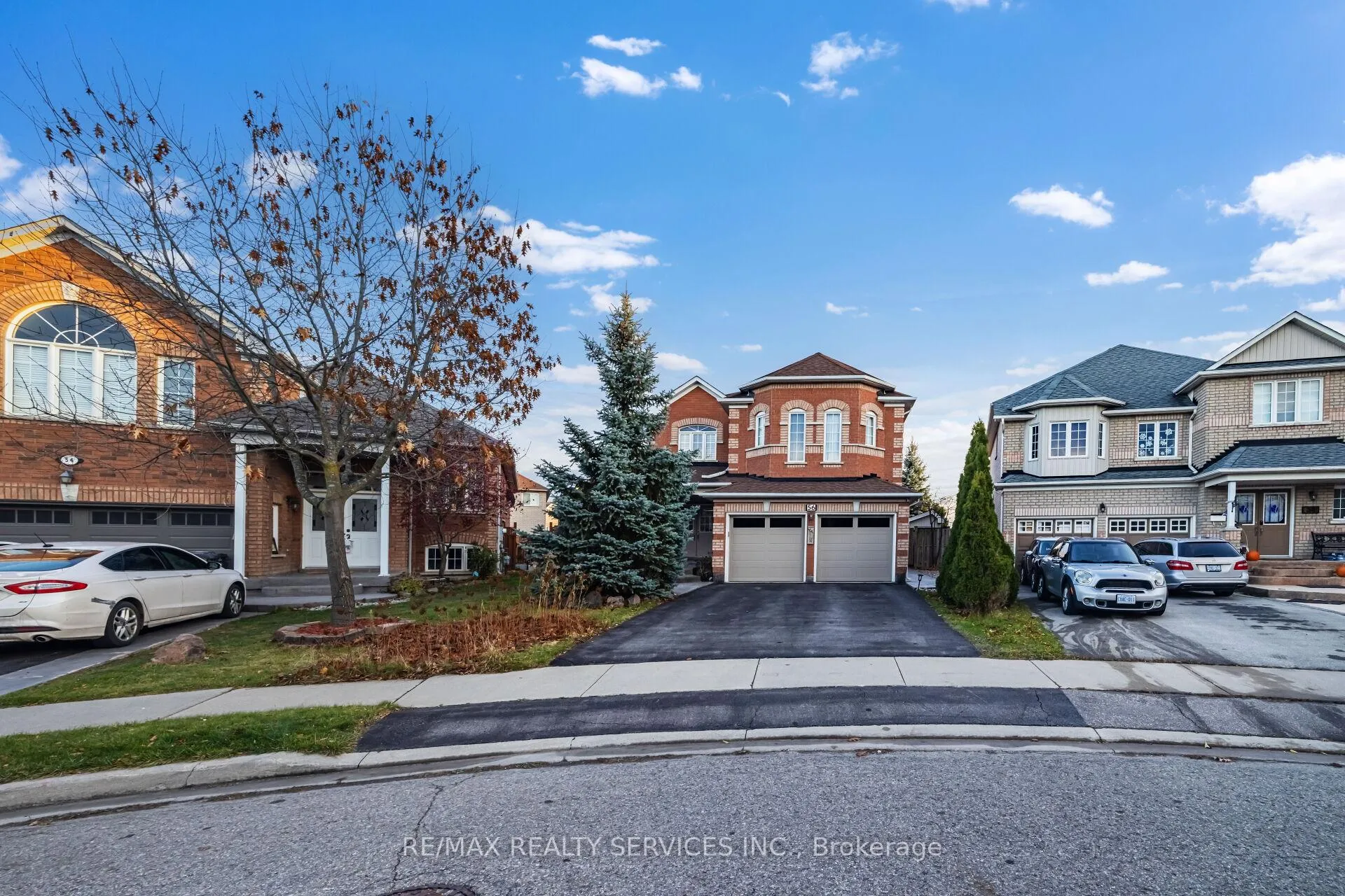 Photo 3 of 56 Pappain Crescent, Brampton, Snelgrove — HOMEH