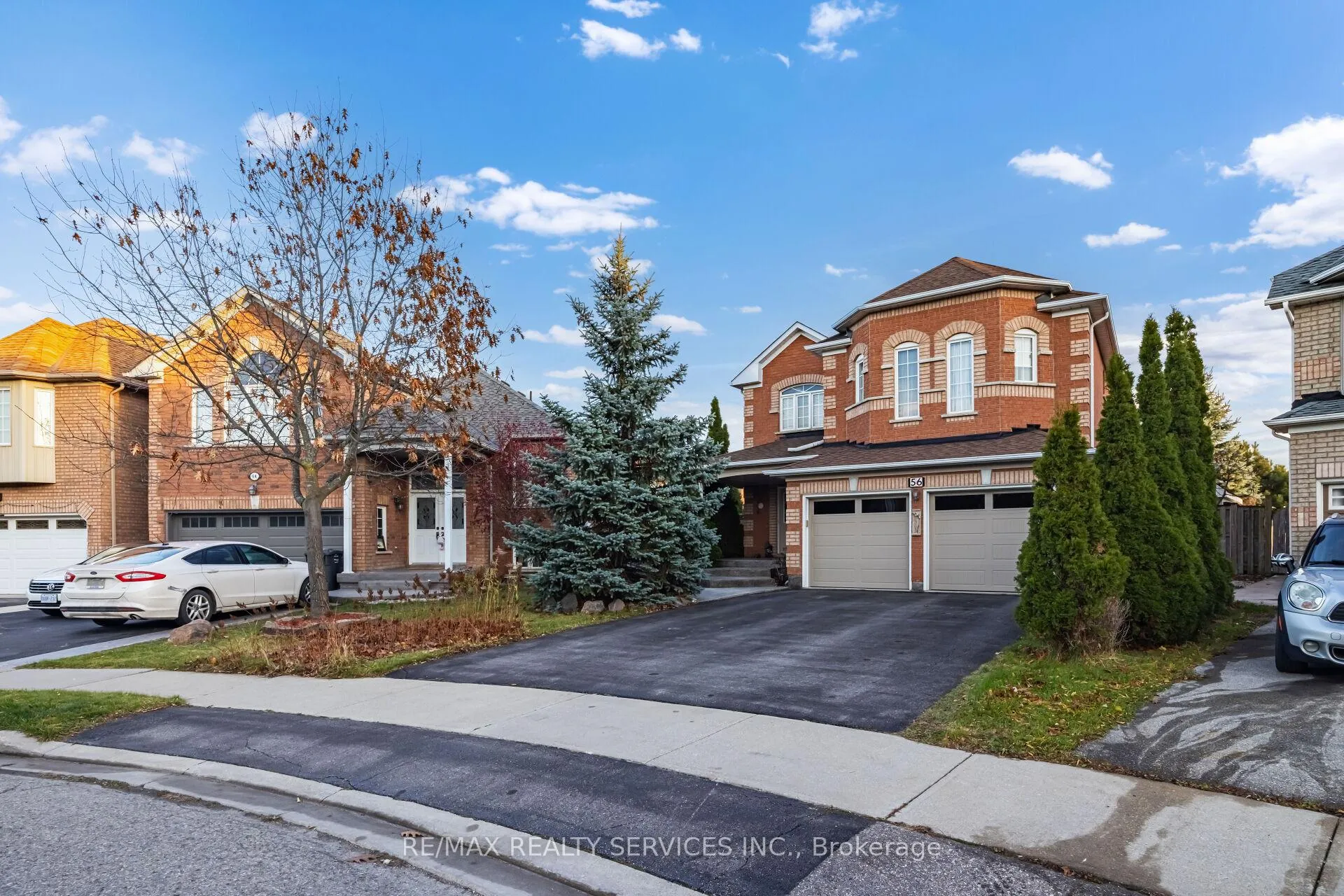 Photo 4 of 56 Pappain Crescent, Brampton, Snelgrove — HOMEH