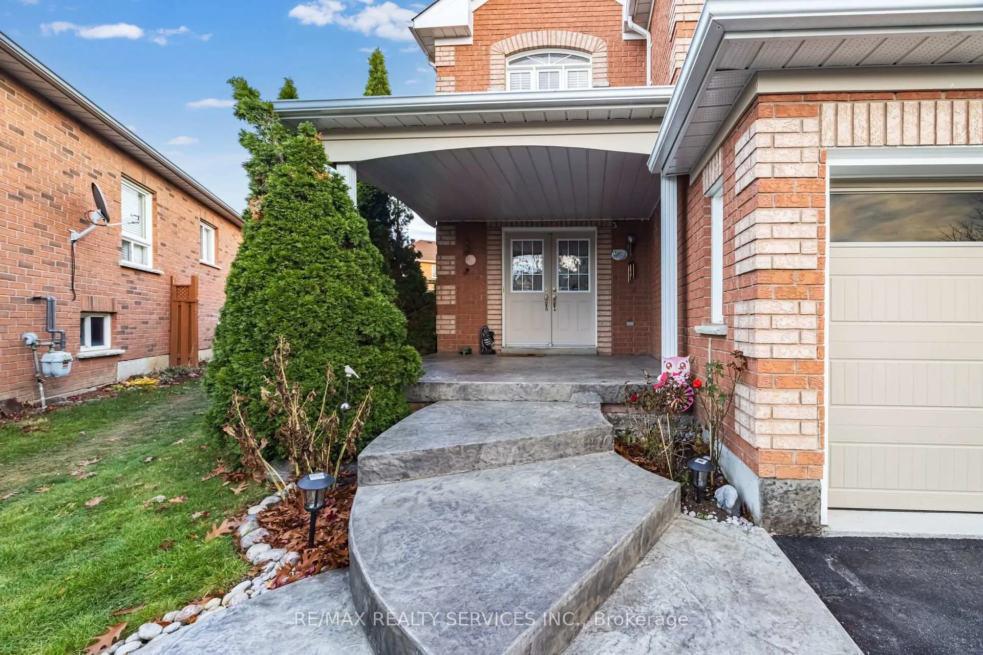 Photo 6 of 56 Pappain Crescent, Brampton, Snelgrove — HOMEH