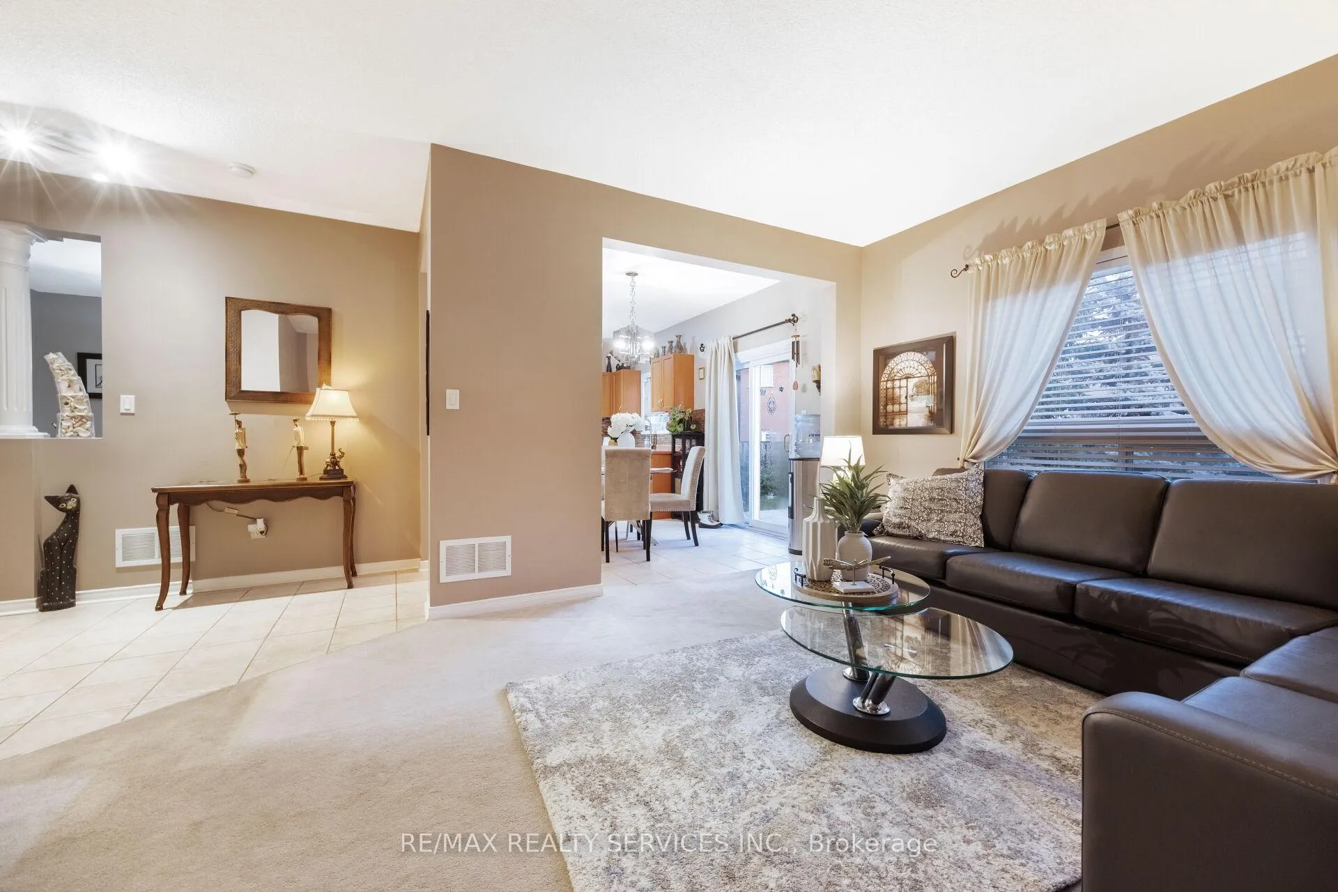 Photo 11 of 56 Pappain Crescent, Brampton, Snelgrove — HOMEH