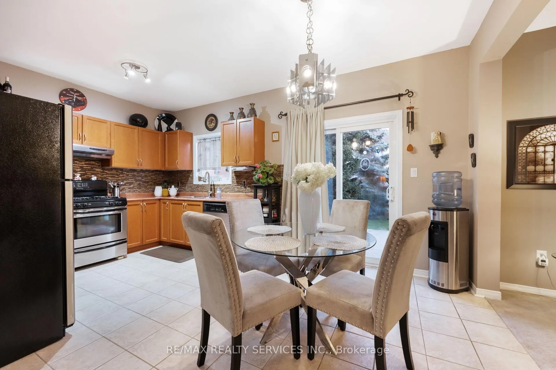 Photo 17 of 56 Pappain Crescent, Brampton, Snelgrove — HOMEH