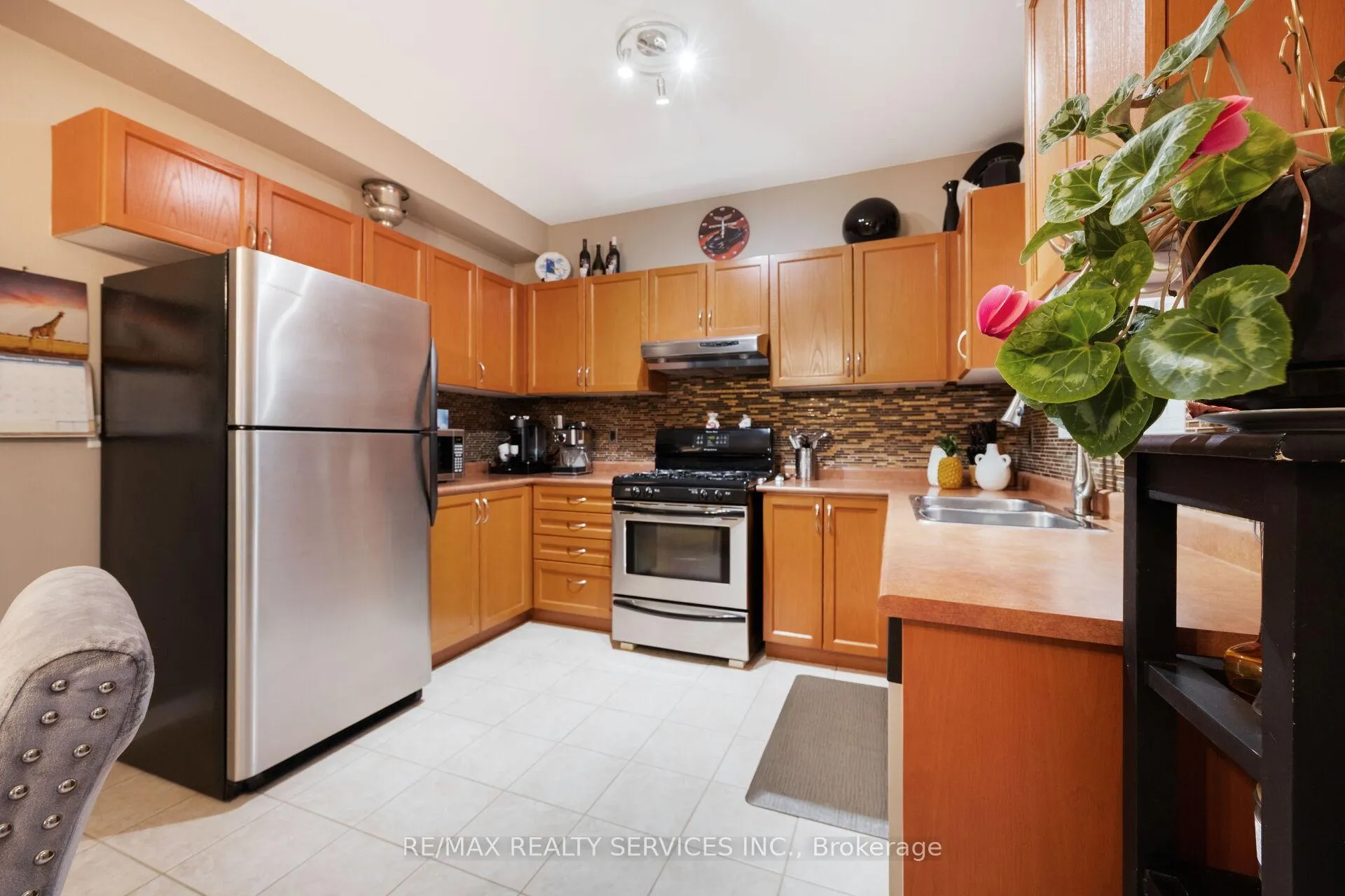 Photo 18 of 56 Pappain Crescent, Brampton, Snelgrove — HOMEH