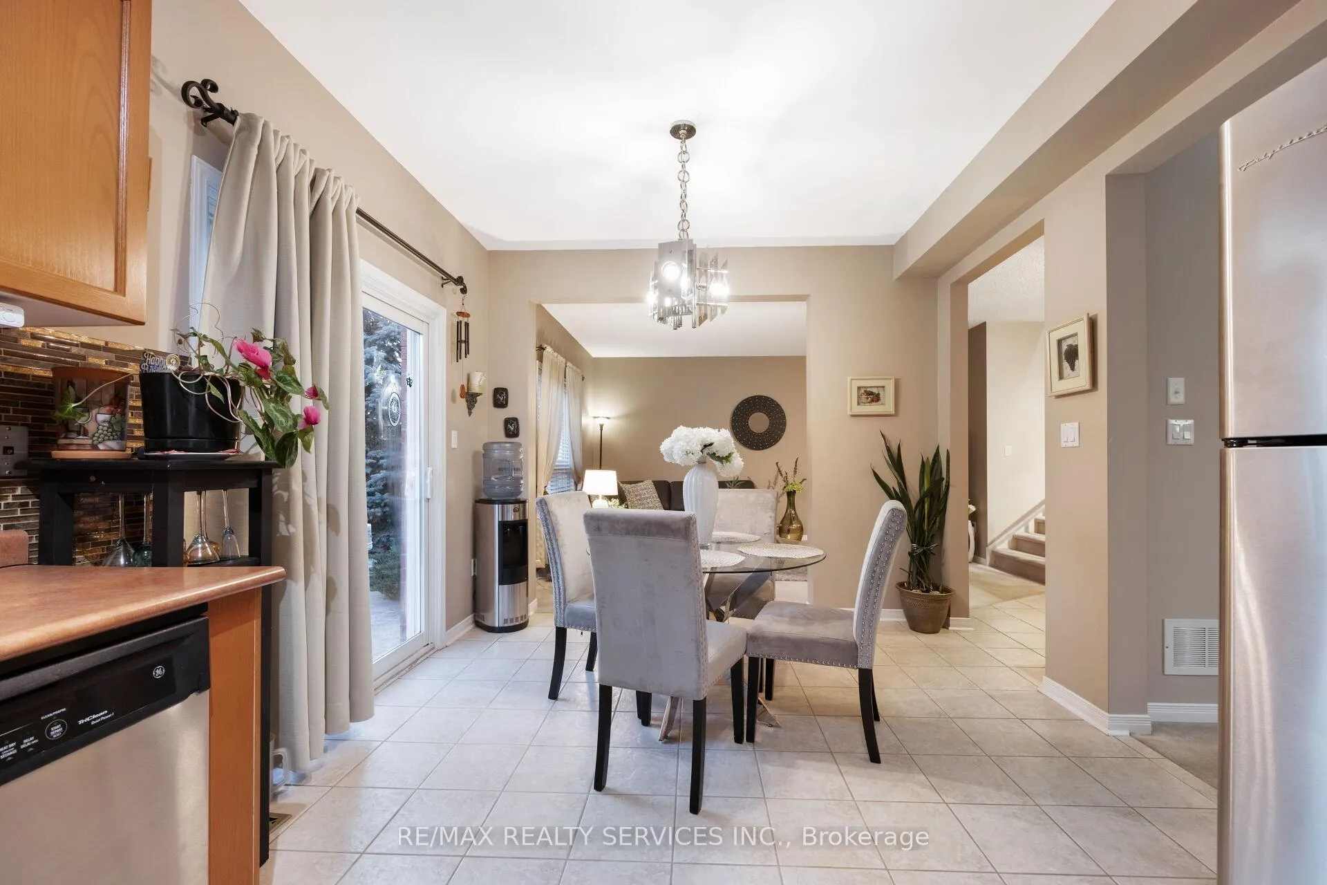 Photo 20 of 56 Pappain Crescent, Brampton, Snelgrove — HOMEH