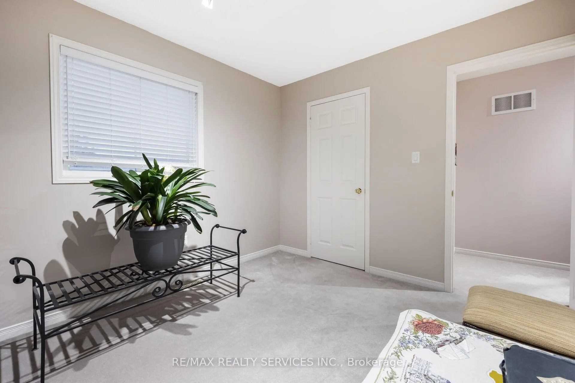 Photo 35 of 56 Pappain Crescent, Brampton, Snelgrove — HOMEH