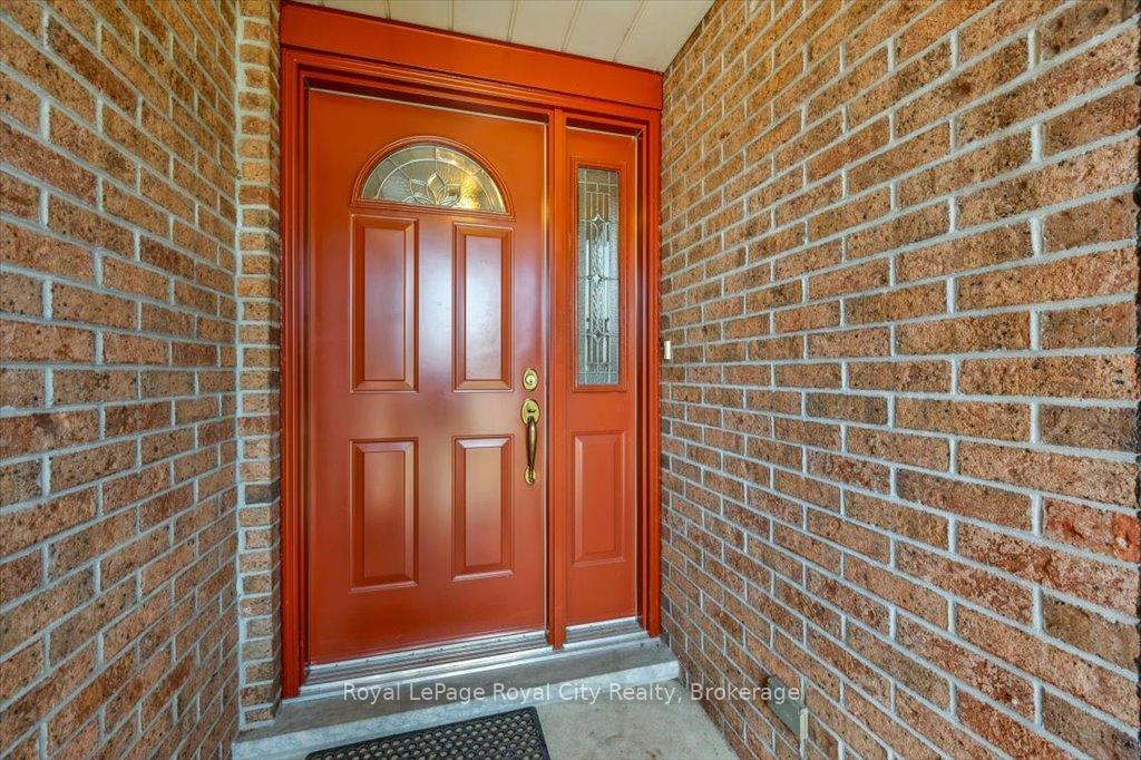 Photo 2 of 208 Ironwood Road, Guelph, Kortright West — HOMEH