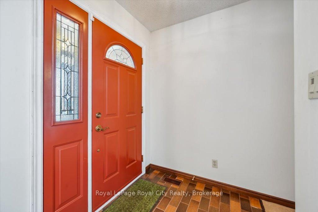 Photo 3 of 208 Ironwood Road, Guelph, Kortright West — HOMEH