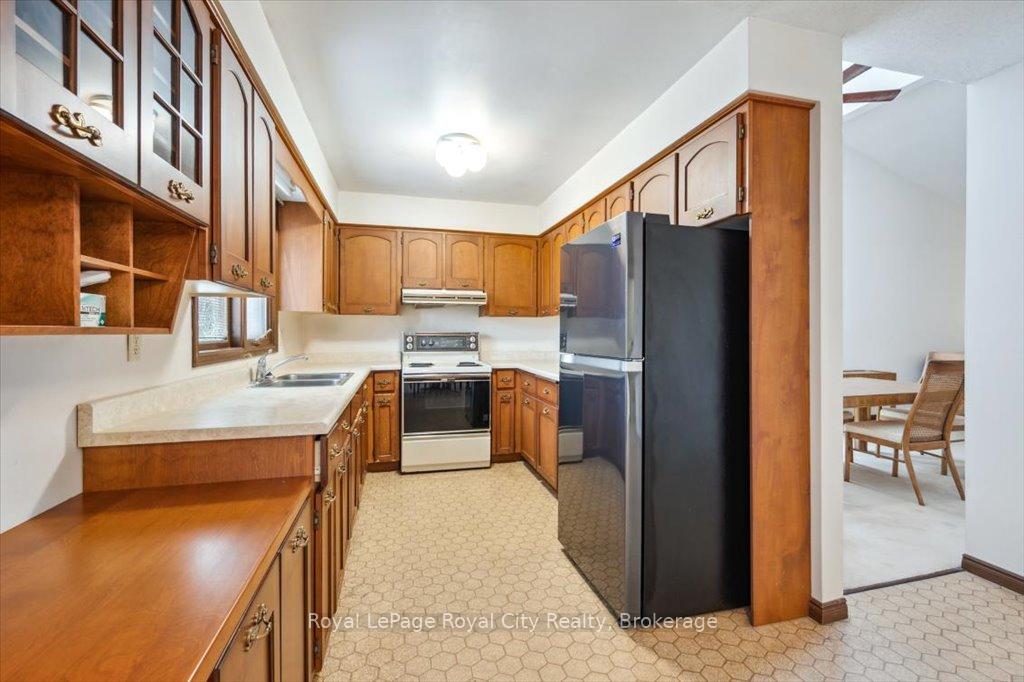 Photo 9 of 208 Ironwood Road, Guelph, Kortright West — HOMEH