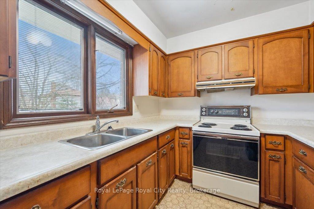 Photo 10 of 208 Ironwood Road, Guelph, Kortright West — HOMEH