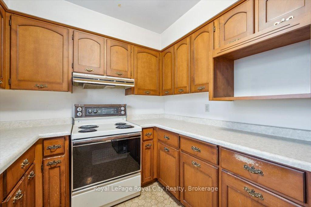 Photo 11 of 208 Ironwood Road, Guelph, Kortright West — HOMEH