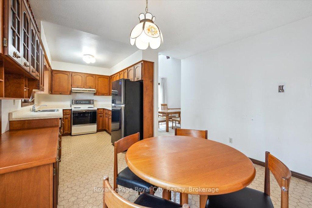 Photo 13 of 208 Ironwood Road, Guelph, Kortright West — HOMEH