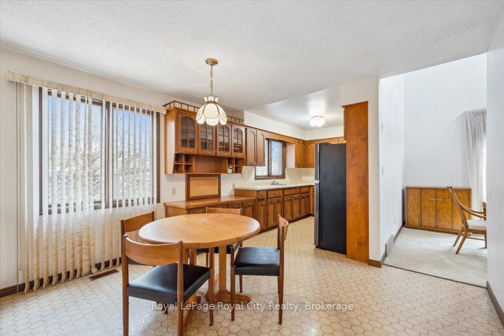 Photo 14 of 208 Ironwood Road, Guelph, Kortright West — HOMEH
