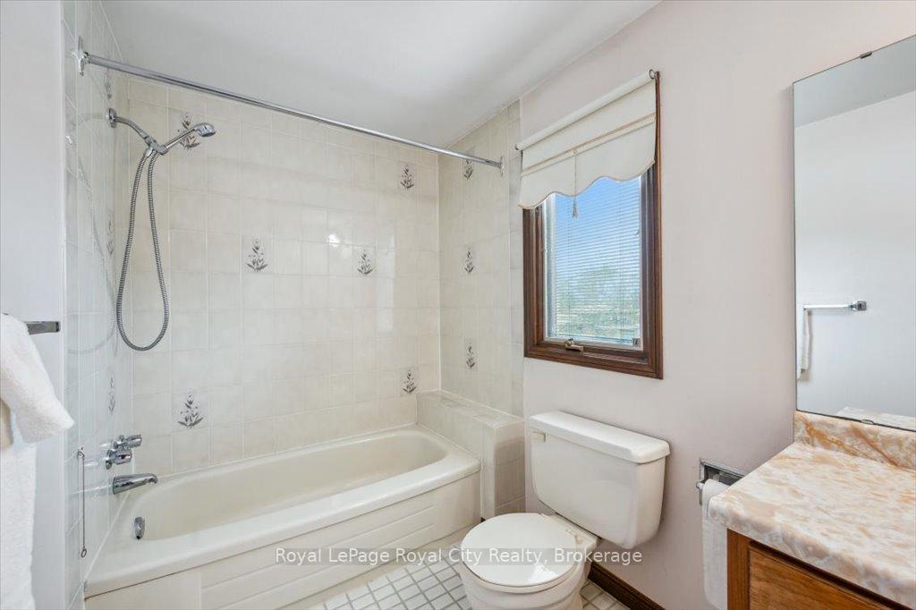 Photo 23 of 208 Ironwood Road, Guelph, Kortright West — HOMEH