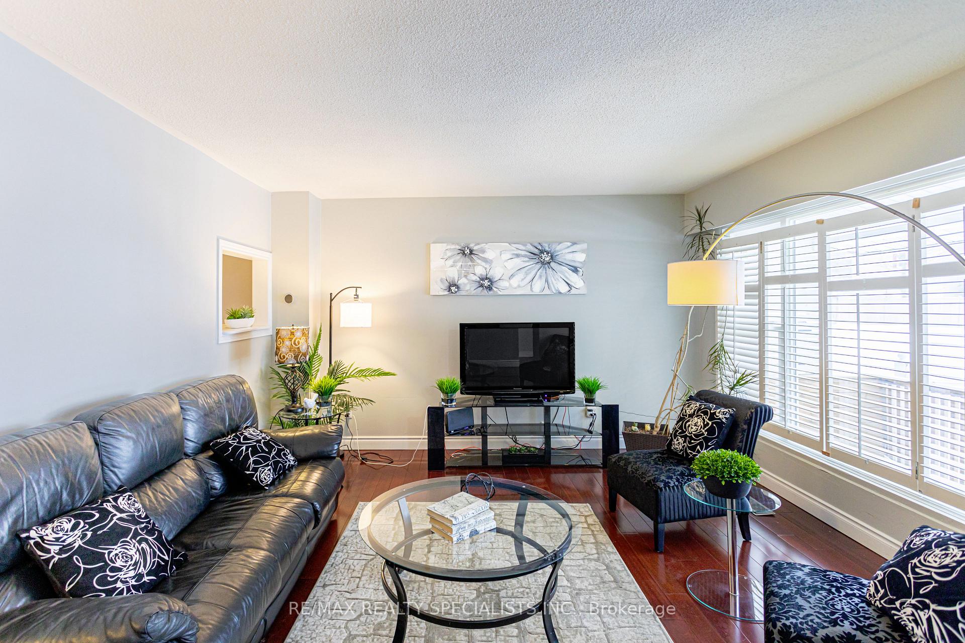 Photo 6 of 87 Poplar Avenue, Halton Hills, Acton — HOMEH